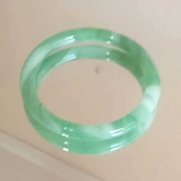 Jade Bangle - Picture 3 of 4